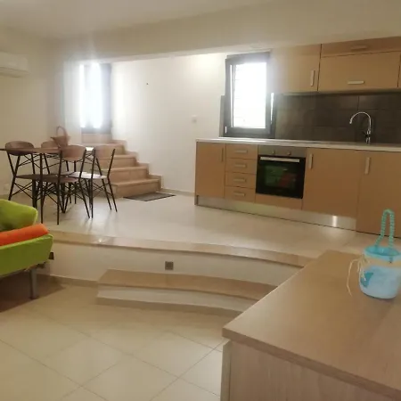 Stratos A Apartment *